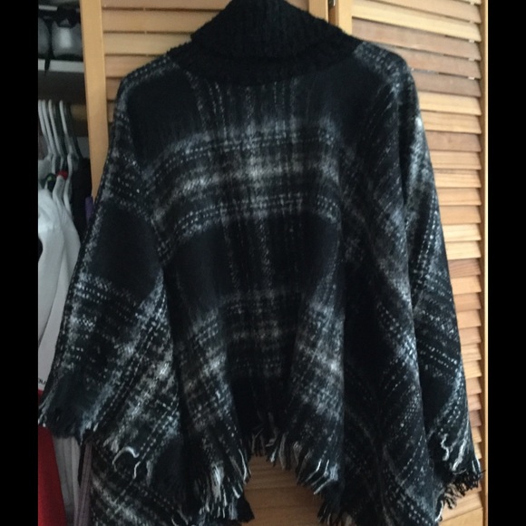 SALE Luxuriously Soft Black&Gray Turtleneck Poncho - Picture 2 of 2